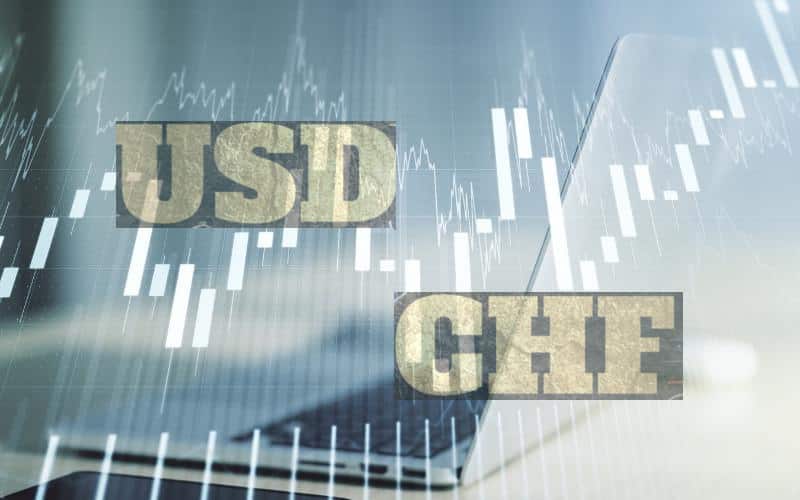 Universal Strategies for Trading USDCHF